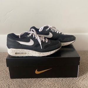 Custom Wmns Nike Air Max 90 | black and white |